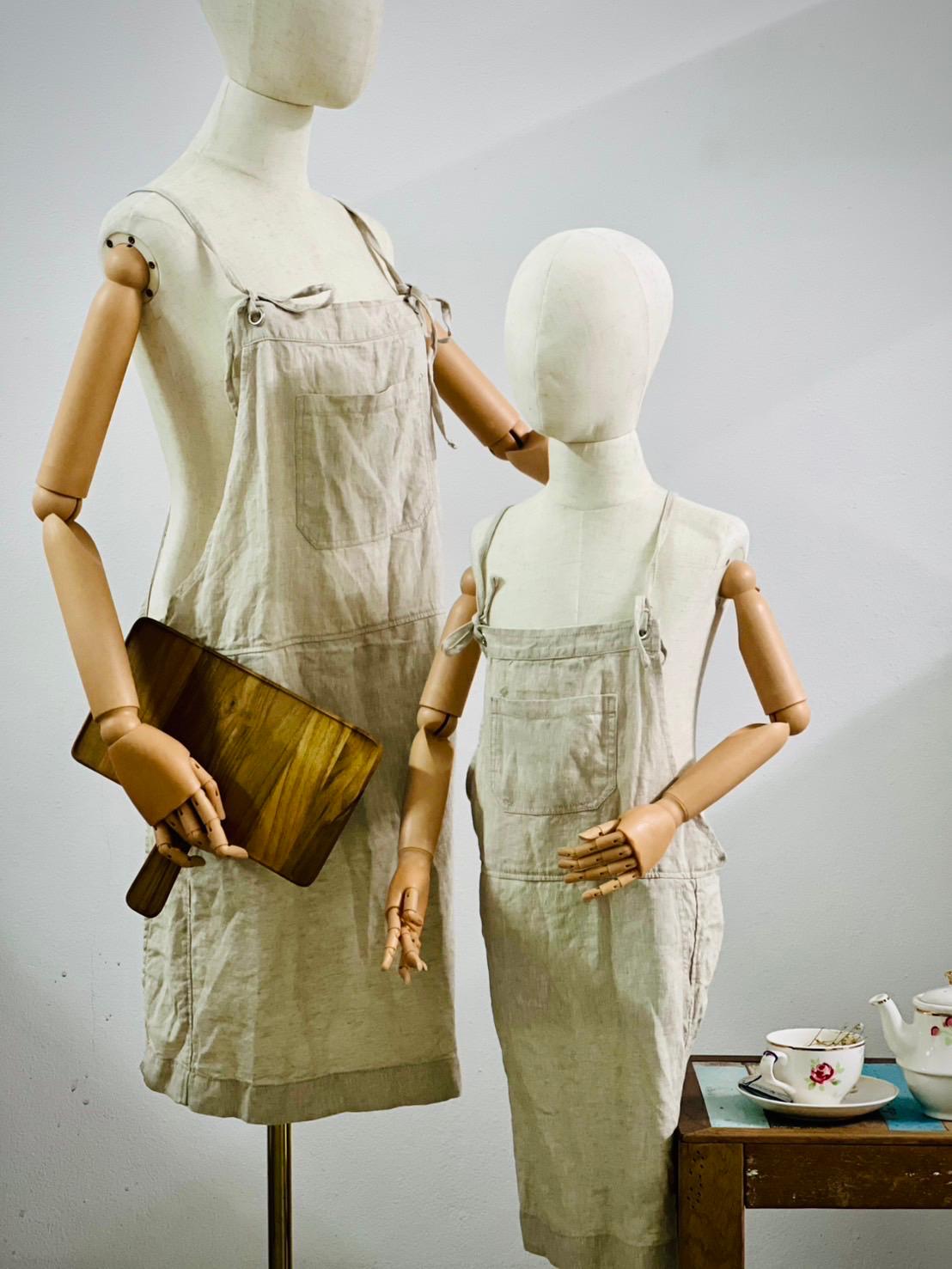 Barista linen apron in beige with front pocket, adult and child set